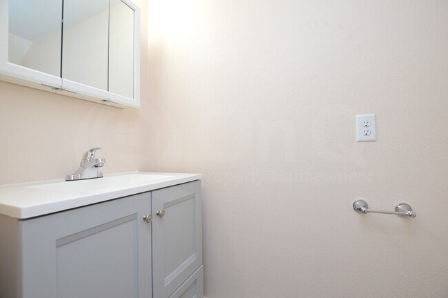 Foto del edificio - 1418 E Knoll Cir