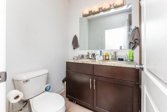 Building Photo - 1 bedroom in Chicago IL 60647