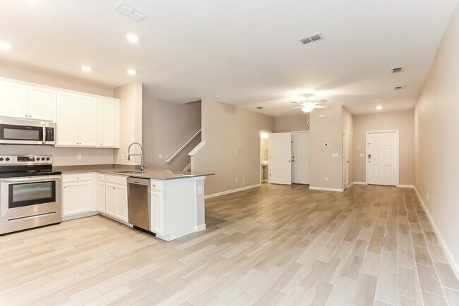 Building Photo - 13284 Shore Grass Dr