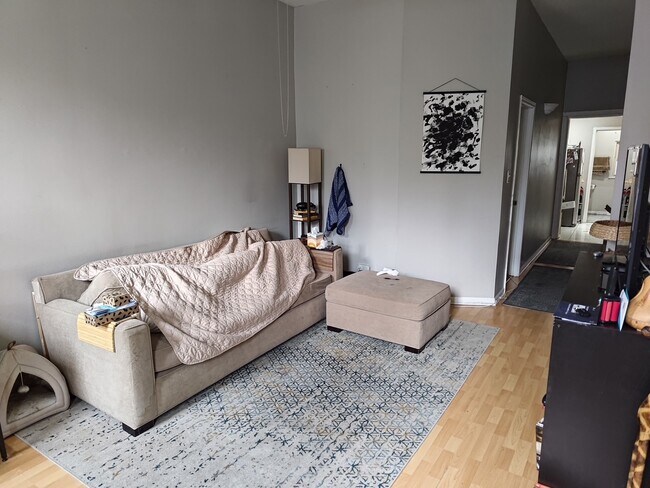 Foto del edificio - 848 N Hermitage Ave