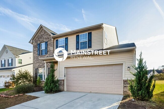 Building Photo - 3 Bedroom Pet-Friendly Home in Charlotte, NC with Main Street Renewal