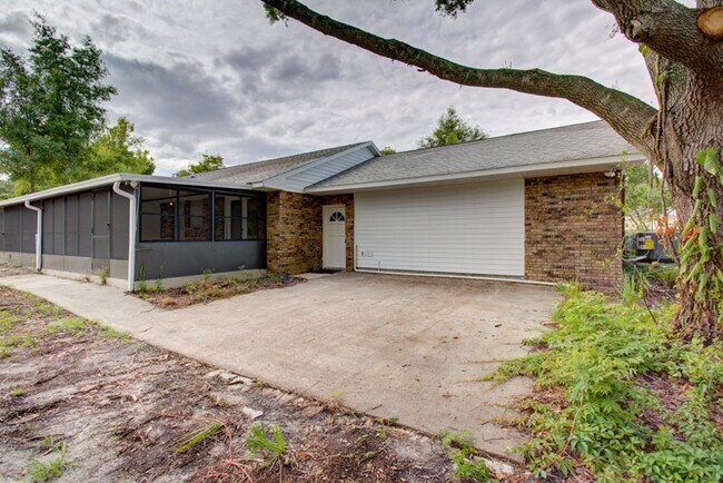 Building Photo - 4023 E Orange Ave