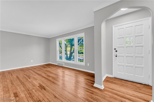 Foto del edificio - 21550 Miller Ave
