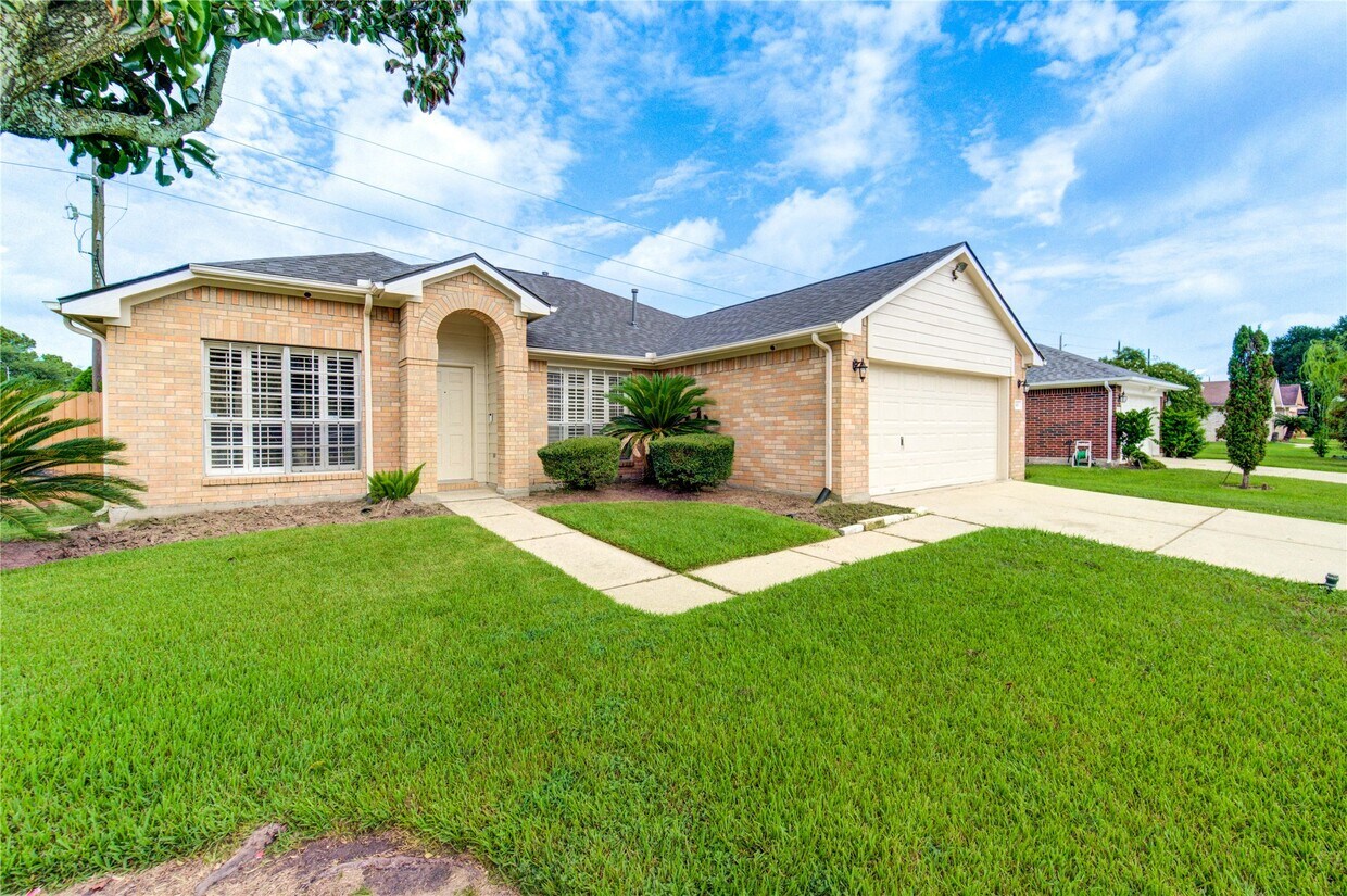 Primary Photo - 5143 W Harrow Dr