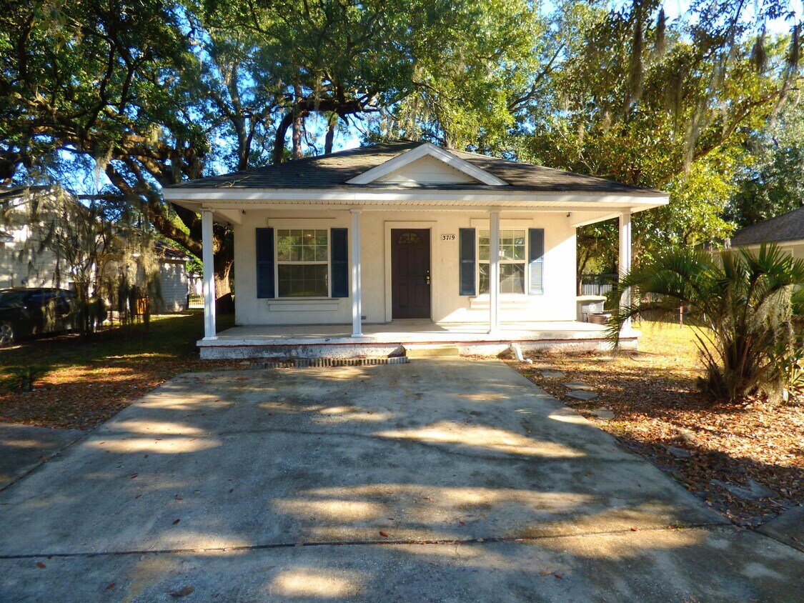 Primary Photo - 3719 Brentwood Blvd