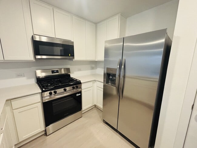 Building Photo - 25425 Carnation Ct