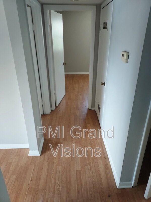 Foto del edificio - 340 N Monroe St