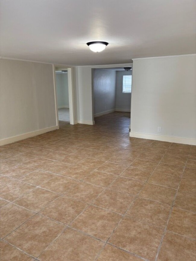 Foto del edificio - 1420 Marguerite Ave