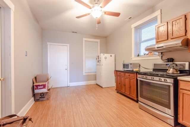 Building Photo - 1817 N Marshfield Ave