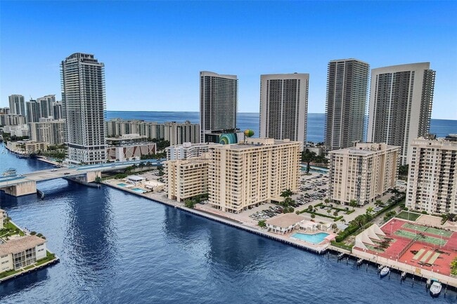 Building Photo - 1833 S Ocean Dr