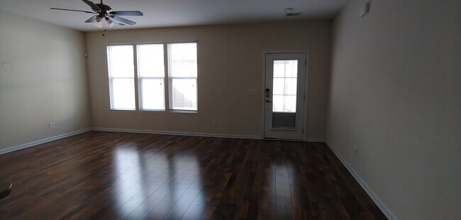 Building Photo - 2512 Heritage Loop