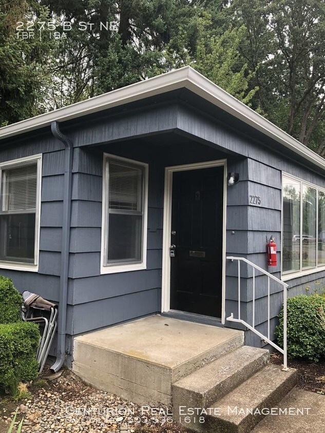 Foto principal - 2275 B St NE