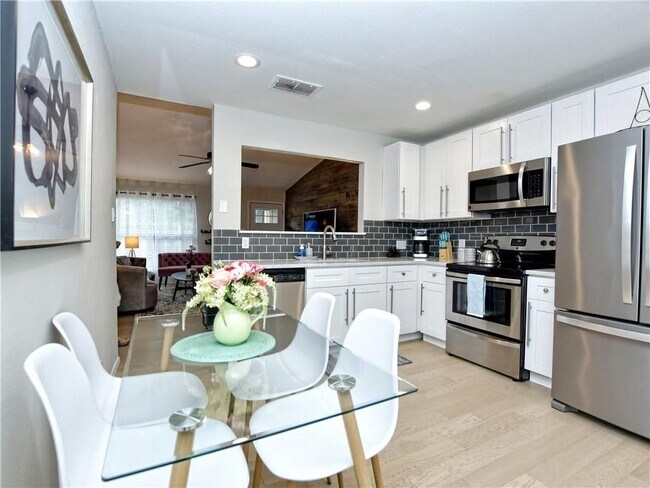 Foto del edificio - 6715 West Gate Blvd