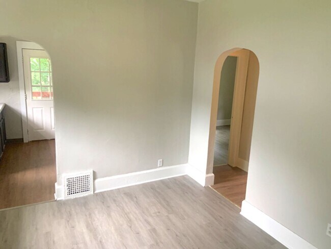 Foto del edificio - Charming 2-Bedroom Home Available