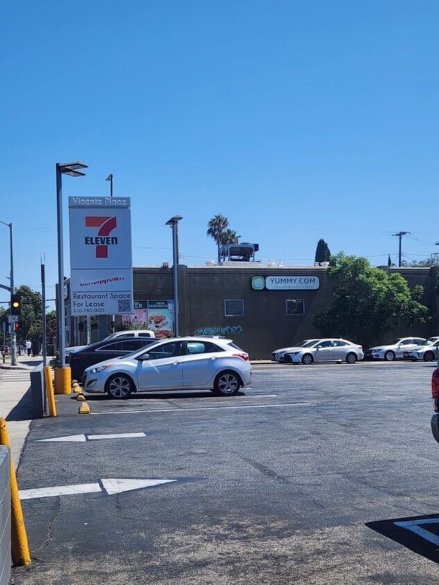 Building Photo - 1185 Hauser Blvd