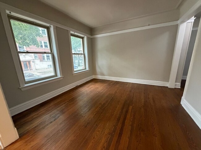 Building Photo - 1352 W Berwyn Ave