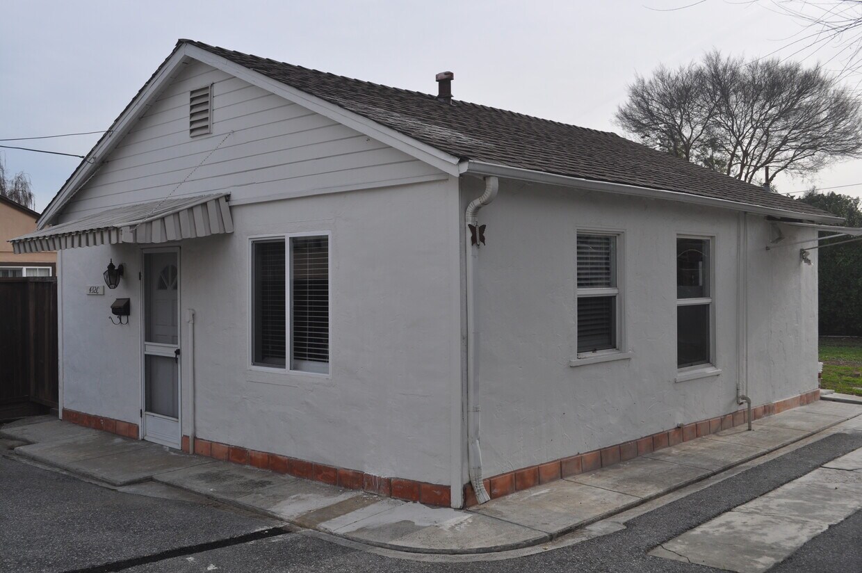 Front - 432 Bryan Ave