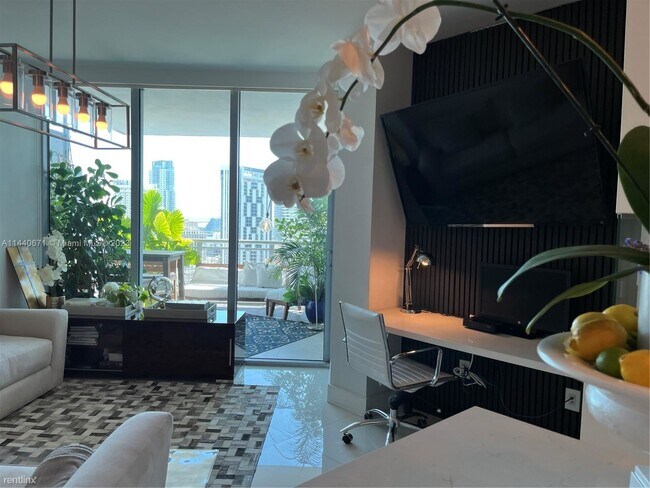 Foto del edificio - 1 br, 1 bath Condo - 350 S Miami Ave Apt 3007
