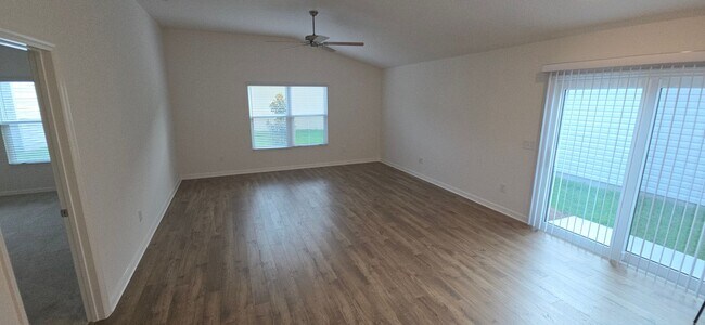 Foto del edificio - Brand New Moonstone Patio Villa – Walk to ...