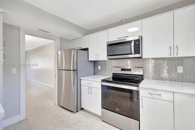 Building Photo - 2190 NE 51st Ct