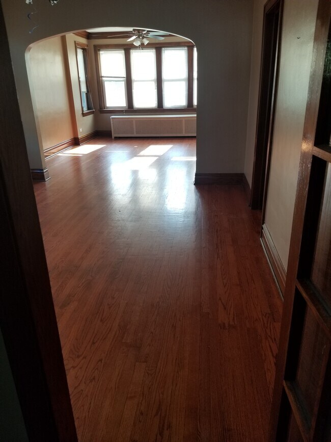 Building Photo - 3839 S Damen Ave
