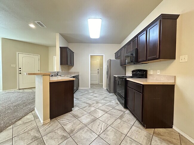 Foto del edificio - Duplex Located Just Off S. Loop Convenient...