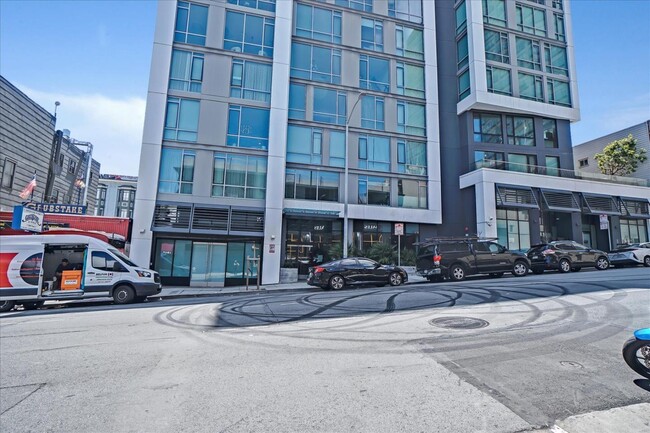 Building Photo - 1545 Pine St