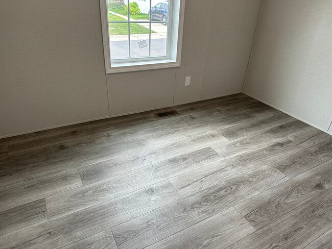 Building Photo - 357 English Oak Ln