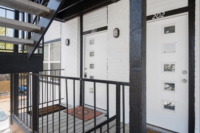 Foto del edificio - 6409 Burns St