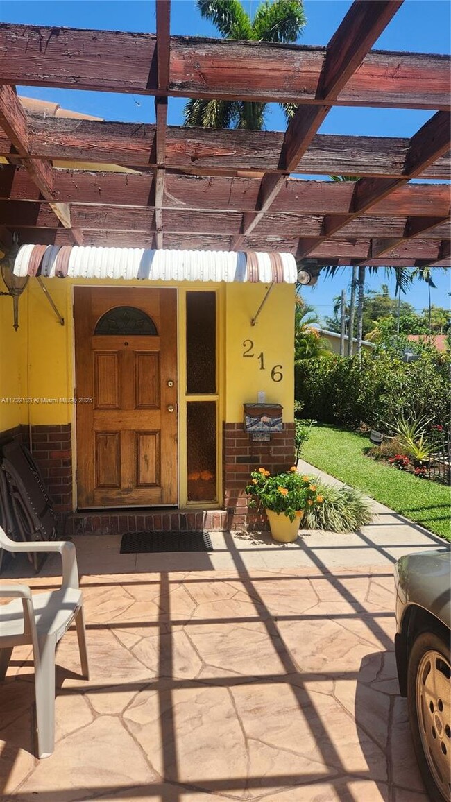 Foto del edificio - 216 SW 10th St