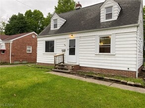 Building Photo - 854 E 258th St