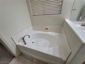 Building Photo - 5564 Bethany Bend Dr
