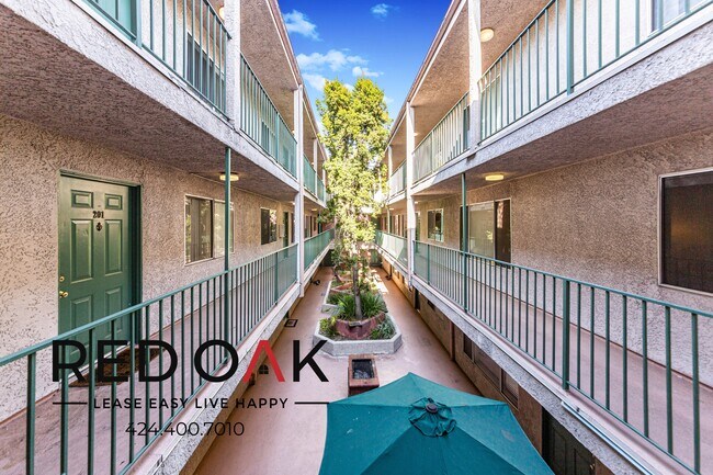 Foto del edificio - 14748 Burbank Blvd
