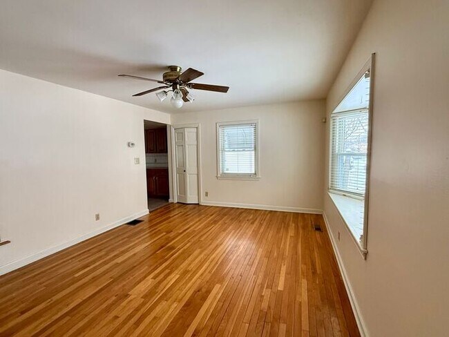 Building Photo - Beautiful 3 Bed, 2 Bath Cape Cod