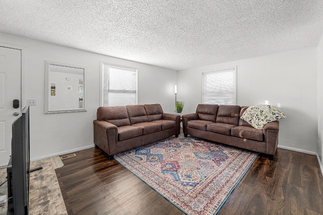 Building Photo - 275 S 150 W Rd