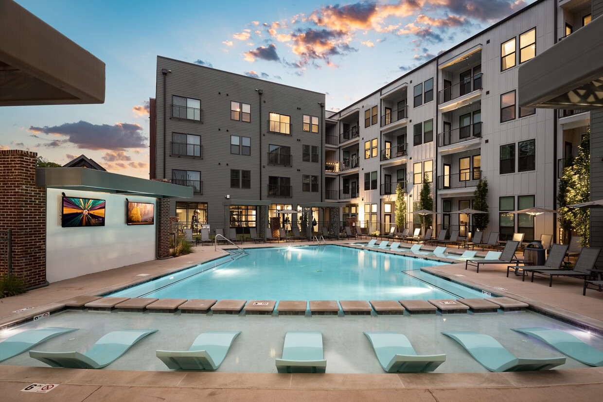 Foto principal - Abberly Riverwalk Apartment Homes