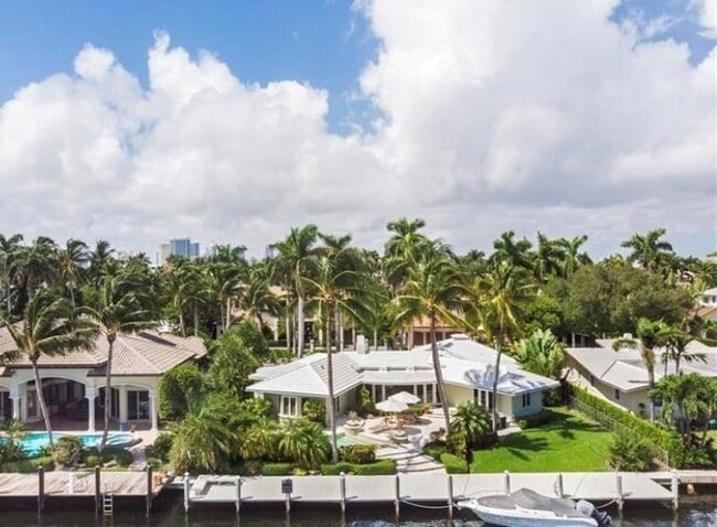 Building Photo - 100 Royal Palm Dr