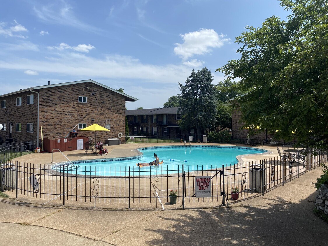 1052 Teson Rd Unit 1088C, Hazelwood, MO 63042 Room for Rent in