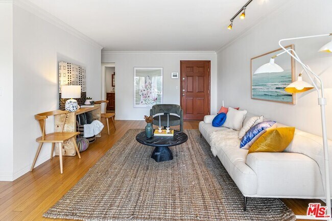 Foto del edificio - 1154 S Barrington Ave