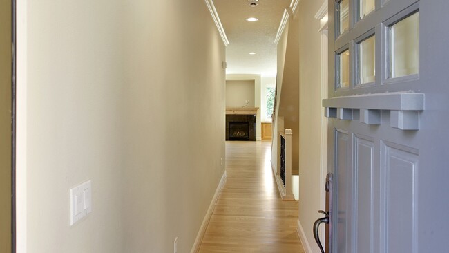 Foto del edificio - Newer Forest Heights Townhome Close to Nik...