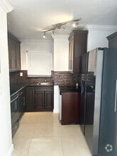 Building Photo - 8840 Fontainebleau Blvd