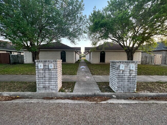 Foto del edificio - 1406 Acme Ln