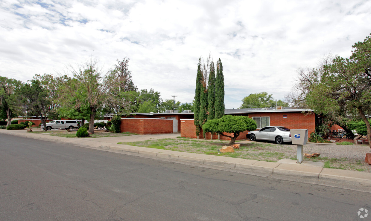 Continental Flats Apartments, 1201 Palomas Dr SE, Albuquerque, NM, 87108 - 1201 Palomas