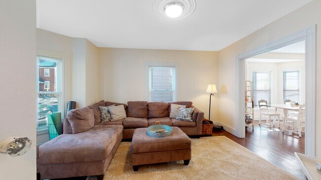 Foto del edificio - Gorgeous five bedroom in Allston