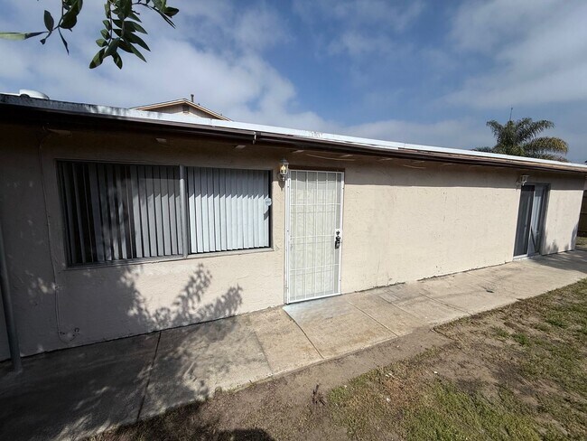 Foto del edificio - 1561 Olive Ave