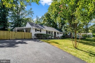 Building Photo - 7555 Park Ln