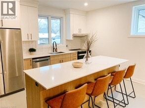 Building Photo - 150 Alma St