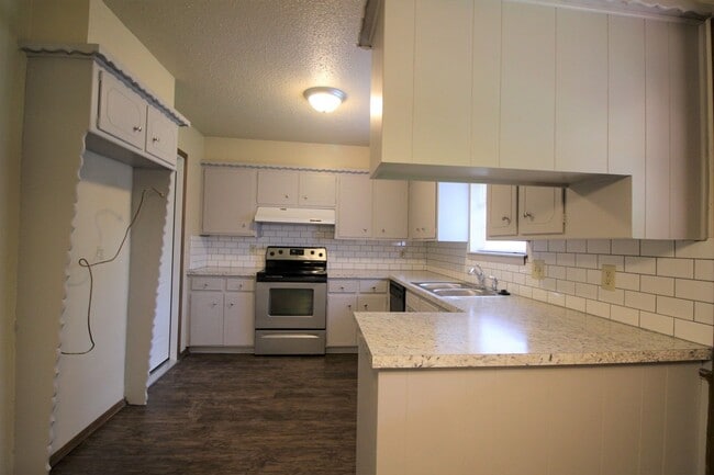 Building Photo - Spacious 3 Bed 2 Bath In Edmond