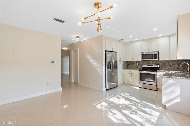 Building Photo - 3 br, 2 bath House - 4035 SW 2nd St