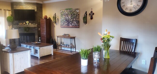 Foto del edificio - 2 Bedroom Furnished Monterra Condo